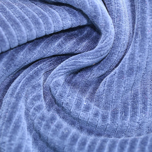 天鹅绒套装条纹