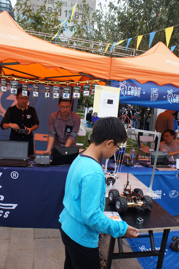 奥松机器人强势出击2014上海创客嘉年华