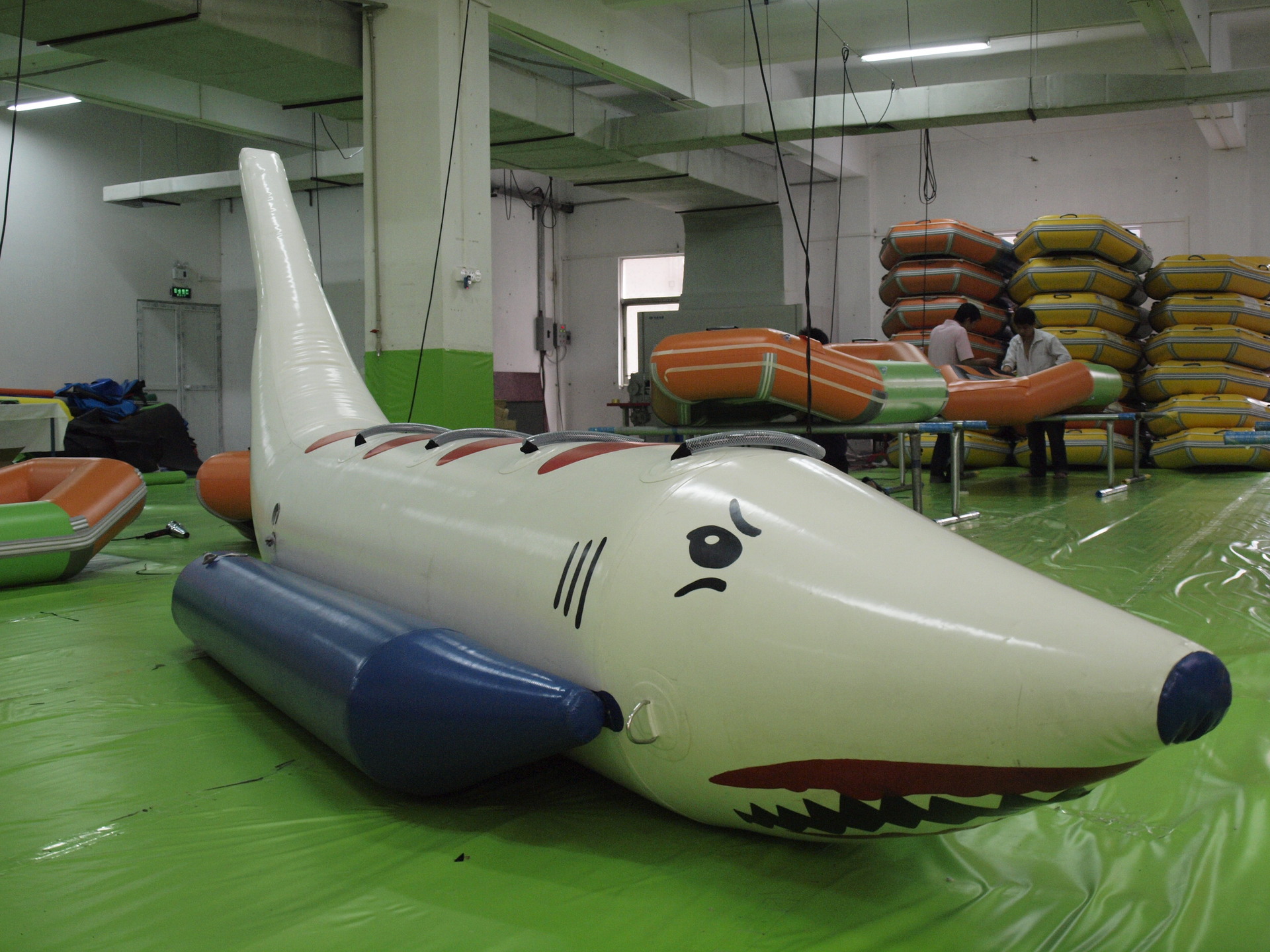 充气4人水上鲨鱼飞船 充气pvc鲨鱼船 _漂流船,皮划艇,充气艇_列表网