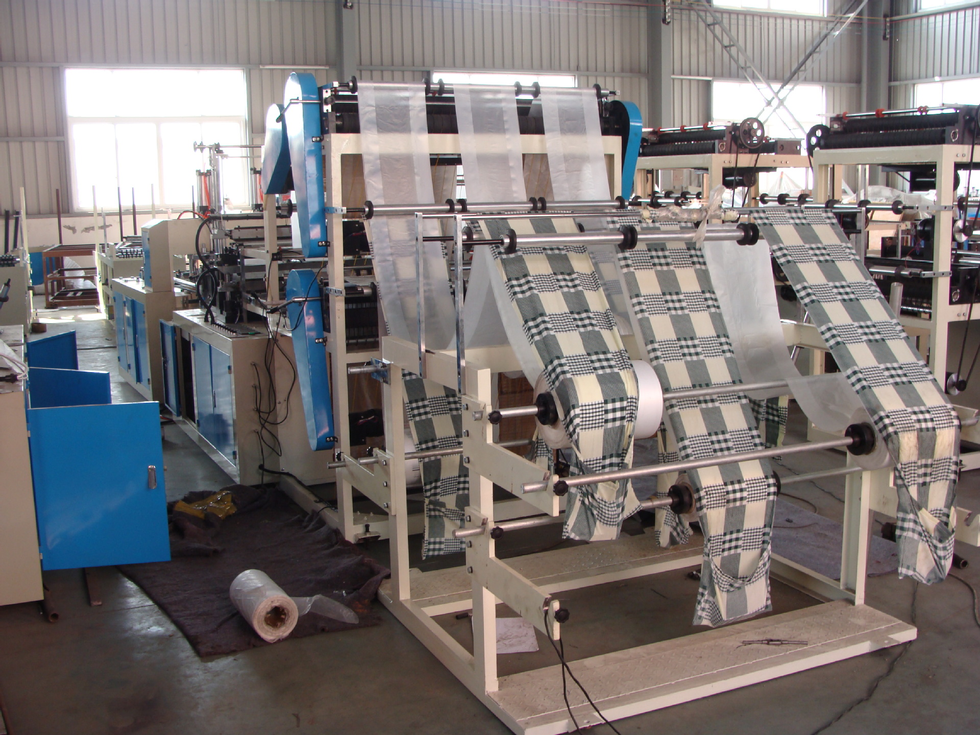 (供应)背心袋制袋机 shxj-c900双层四道全自动背心袋制袋机