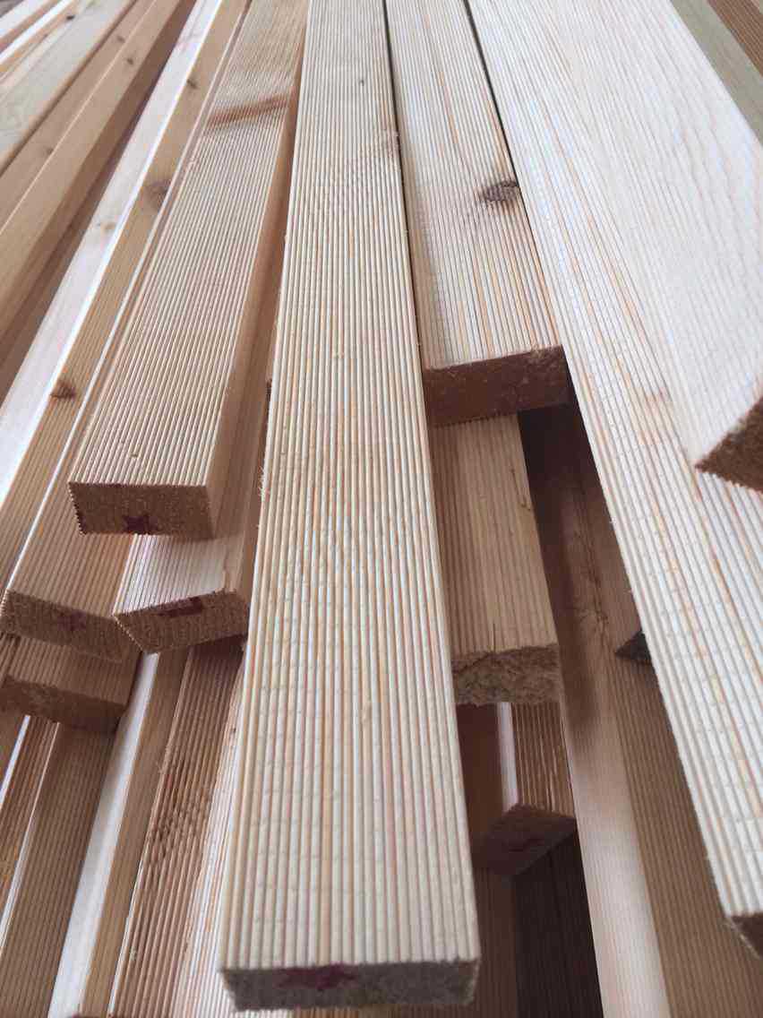 厂家直销 实木条 小木方 木龙骨 拉丝龙骨 木地板龙骨防腐