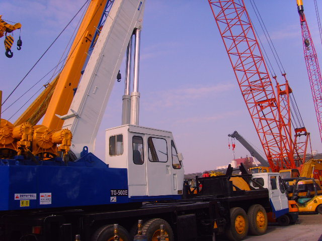 本公司拥有各种二手吊车,二手压路机,二手装载机等二手工程机械500多