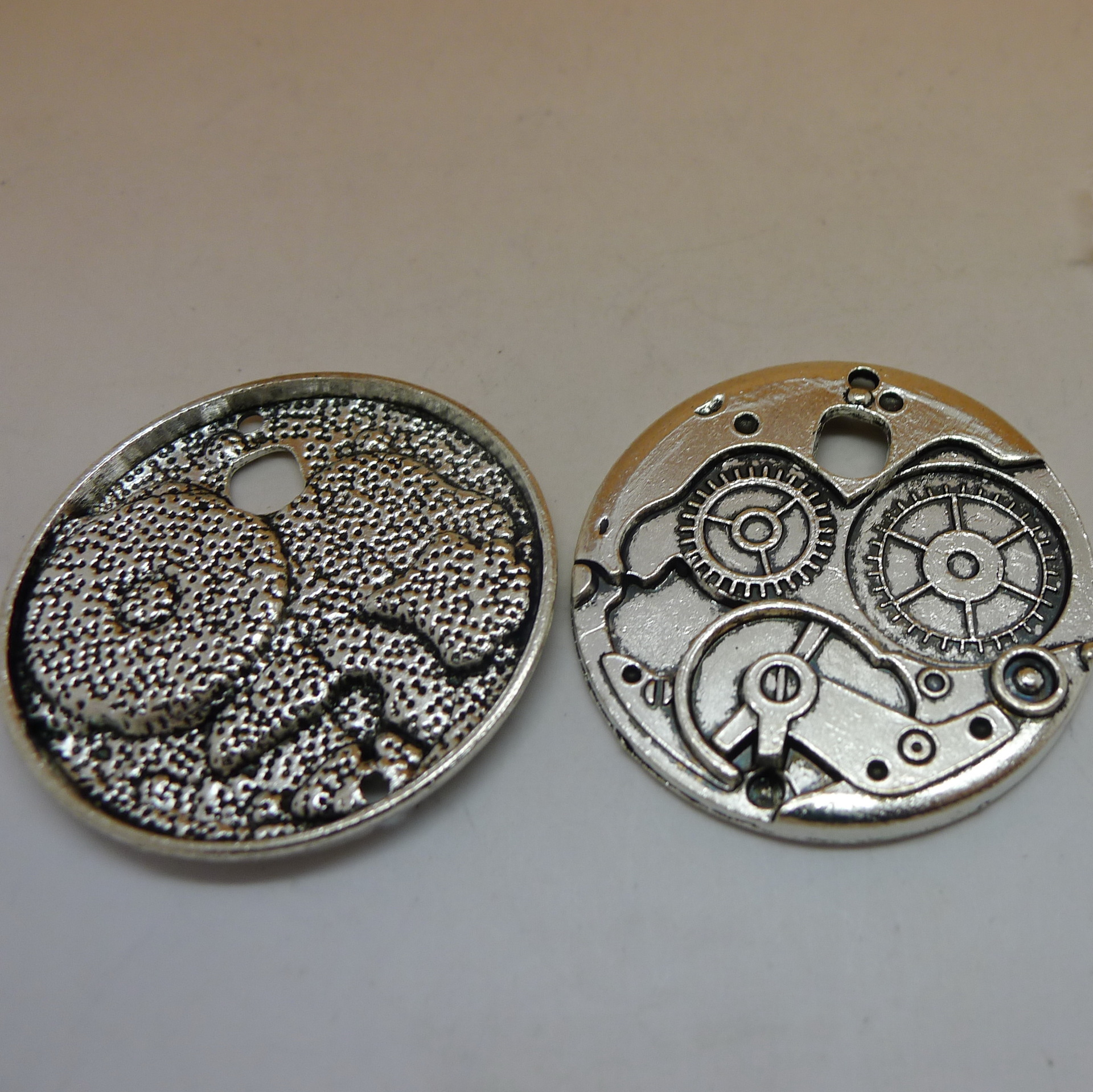 a6027钟表齿轮1000克/包8.9克38x38mm吊坠复古跨境热销合金配饰挂