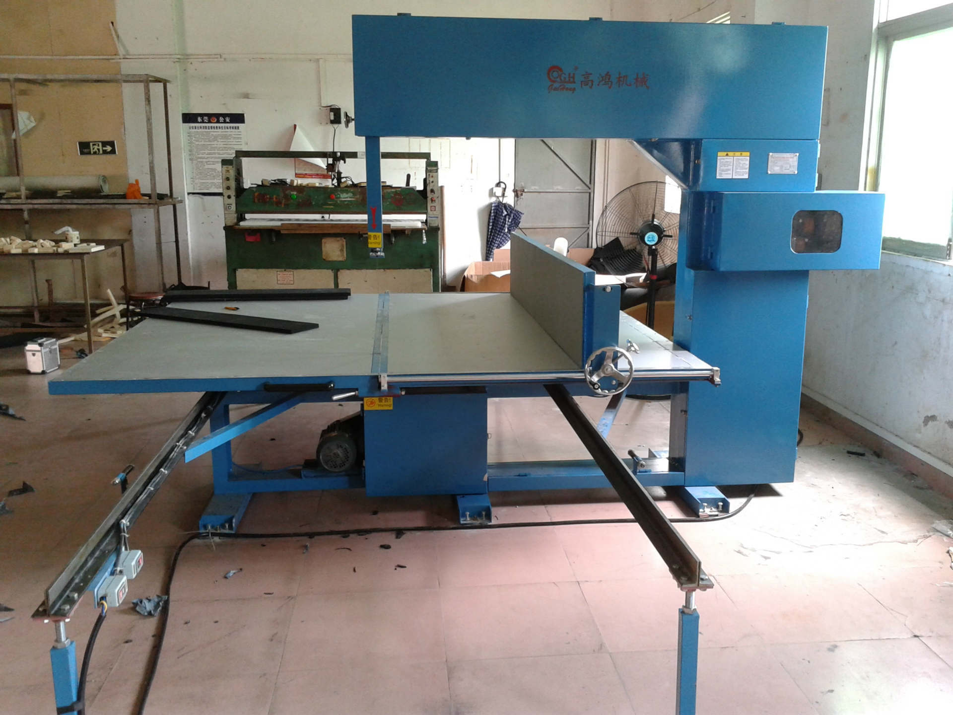 【厂家直销】聚氨酯切割机械设备 海绵切割机 湿帘纸切割设备