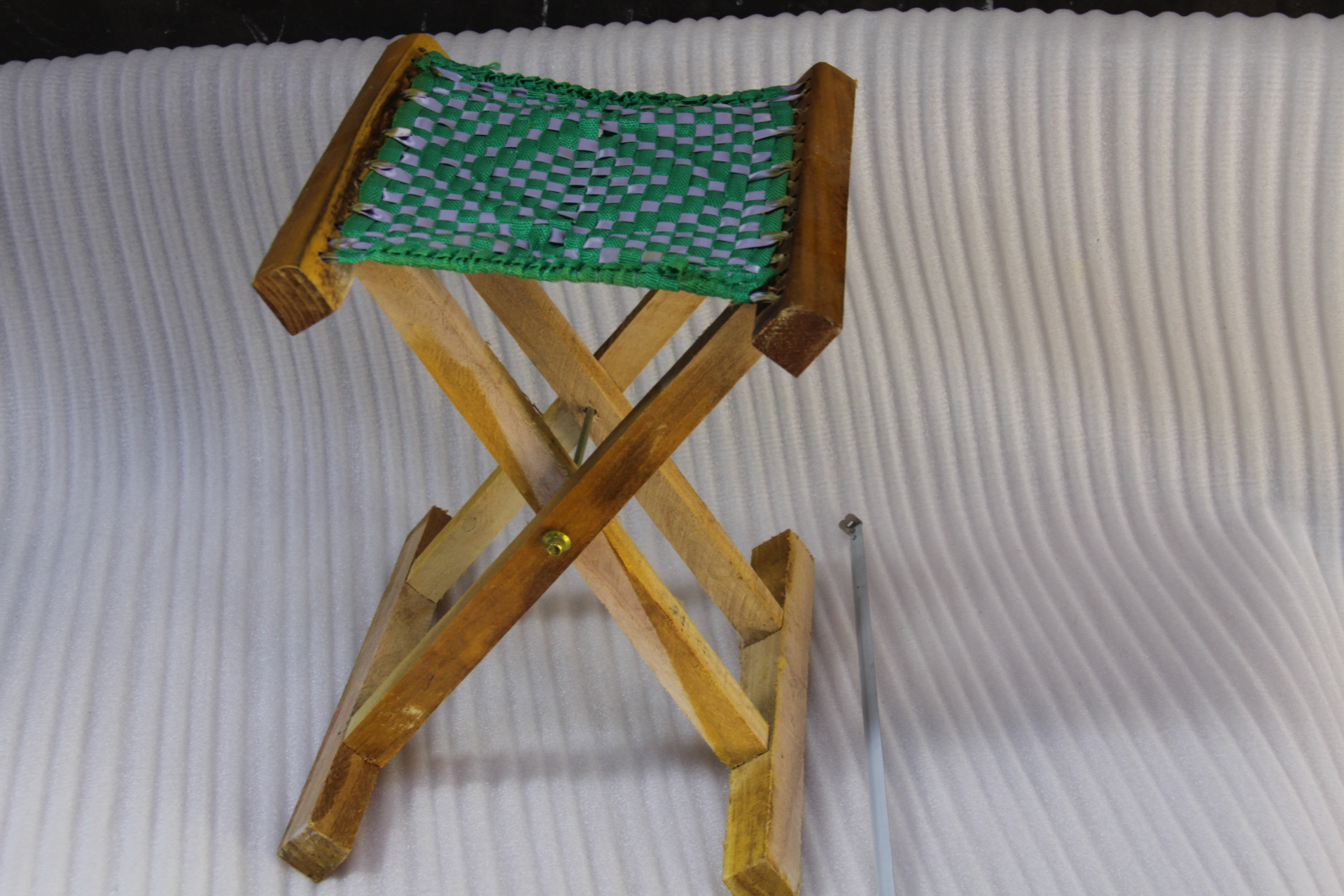 40便携木头马扎 实木凳子 折叠马扎凳子日用百货 地摊货源厂家