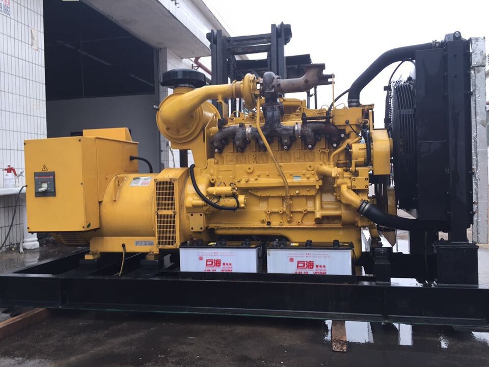 出售一台小松发电机组sa6d125-1,功率为240kw,原装日本进口,机况一切