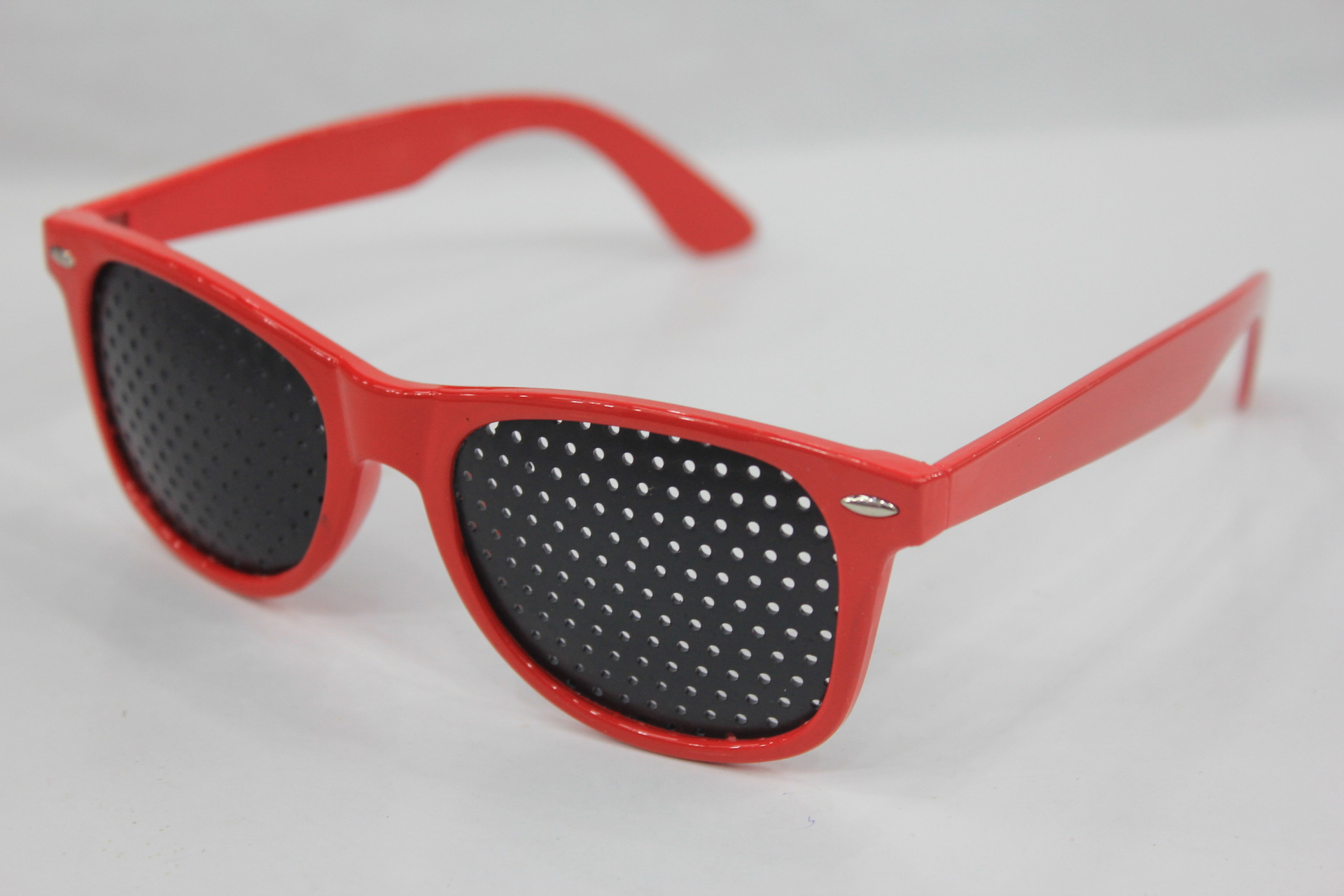 516小孔眼镜有现货 大框 蛤蟆款米钉针孔眼镜 铰链针孔眼镜