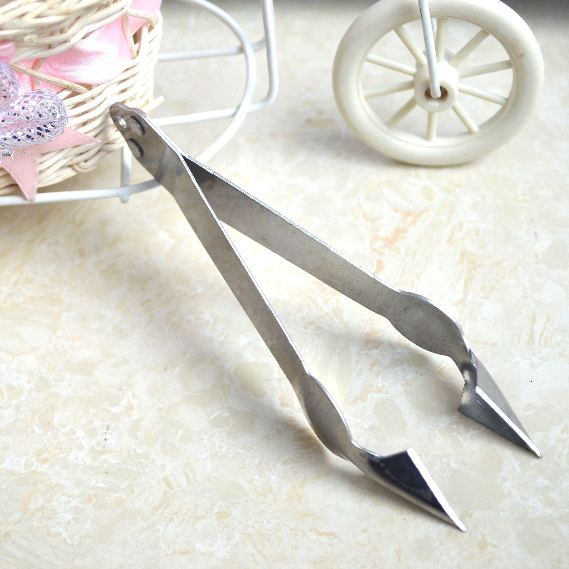 菠萝镊子 不锈钢菠萝去眼器 菠萝夹 厨房小工具 两元批发