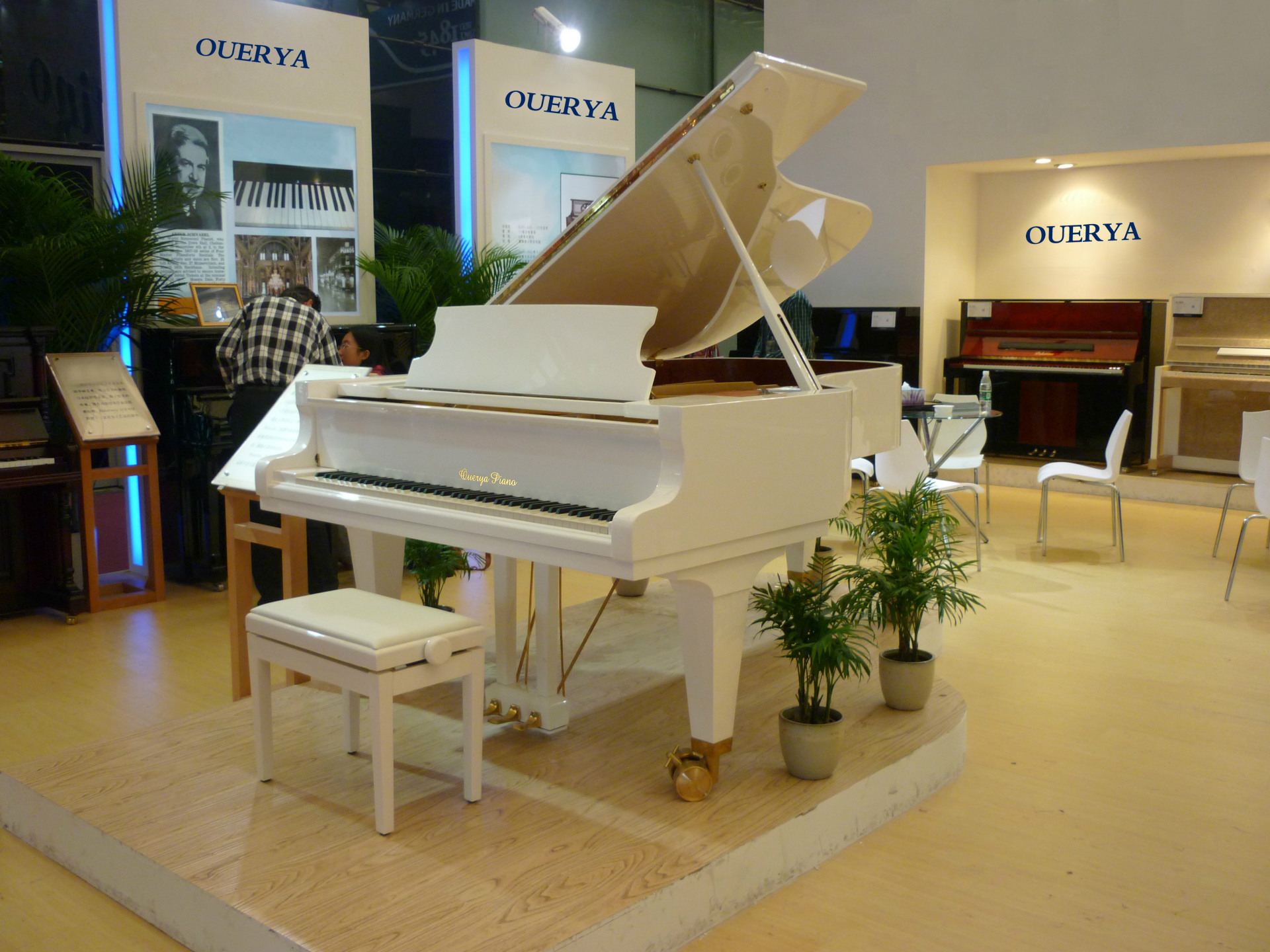 白色三角钢琴w3款式经典大方弹奏舒适流畅