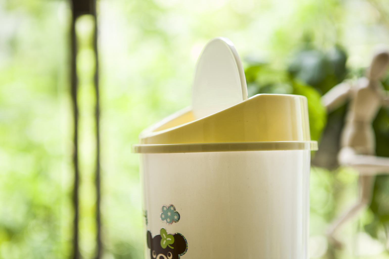 新品推荐 时尚迷你摇盖式桌面垃圾桶 收纳桶 塑料垃圾筒