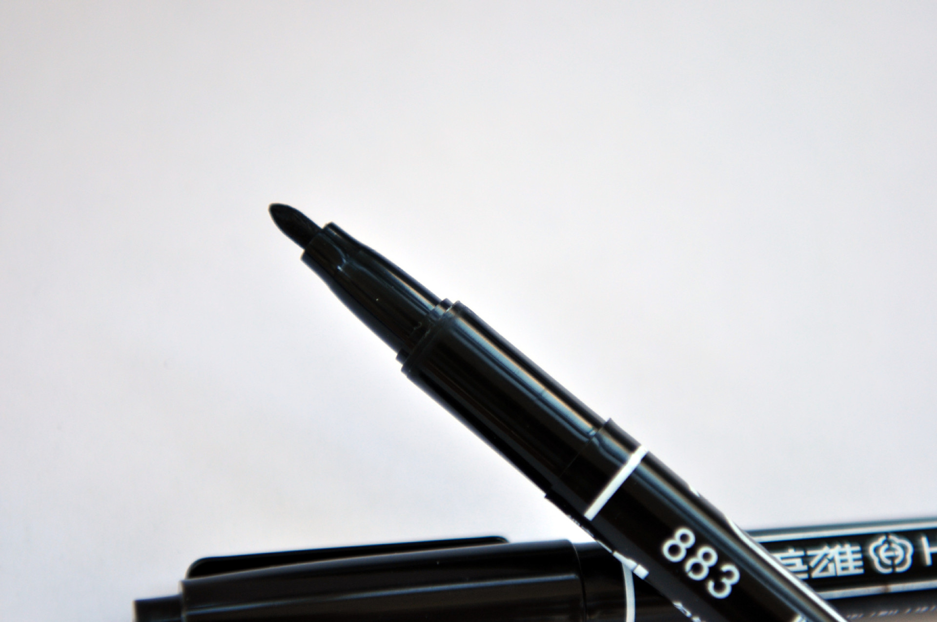 英雄马克笔 883 小双头勾线(签字)笔(黑,红,蓝)记号笔批发