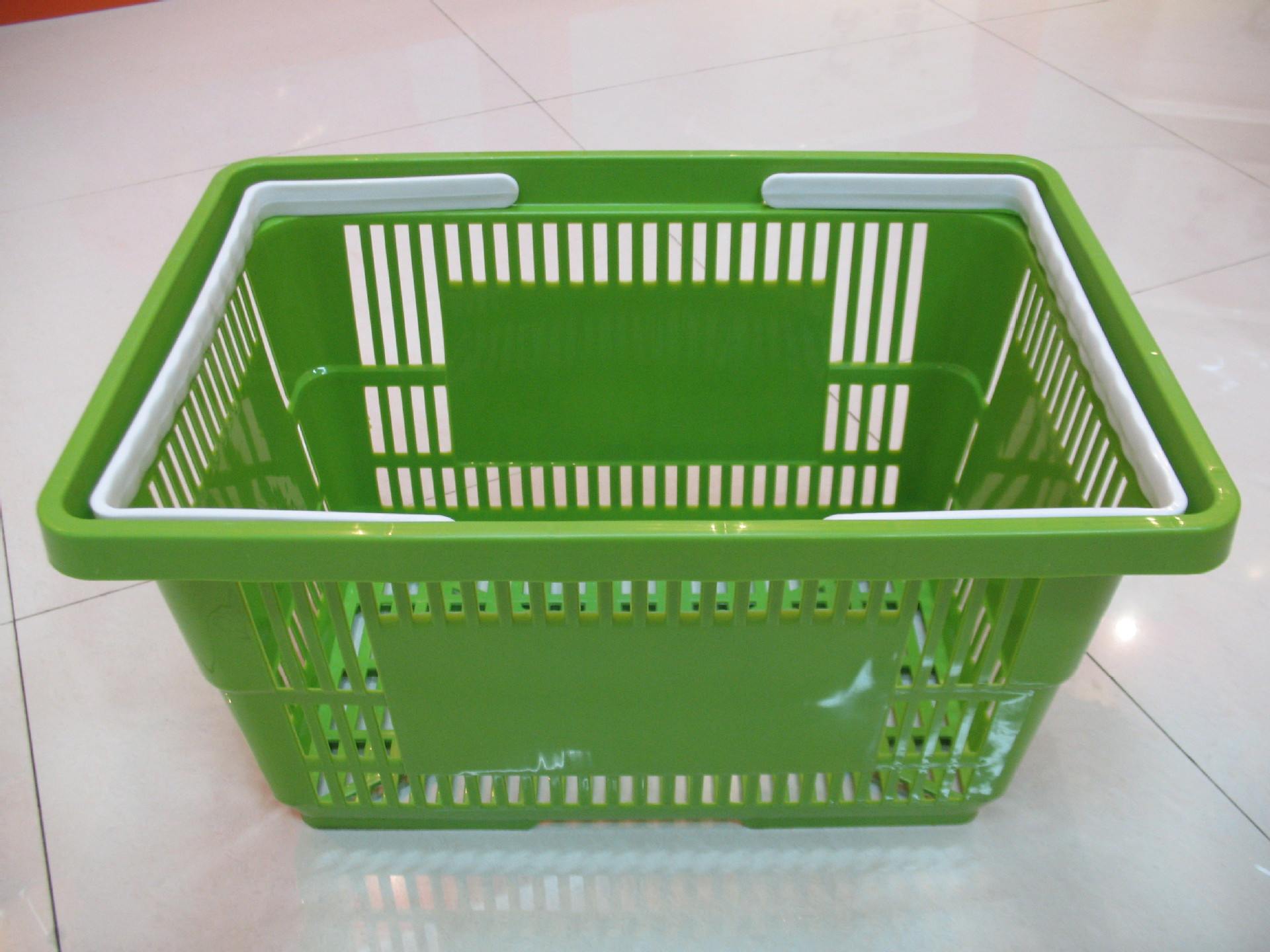 超市购物篮子_超市购物篮子 塑料手提篮 买菜篮 带提手 - 阿里巴巴