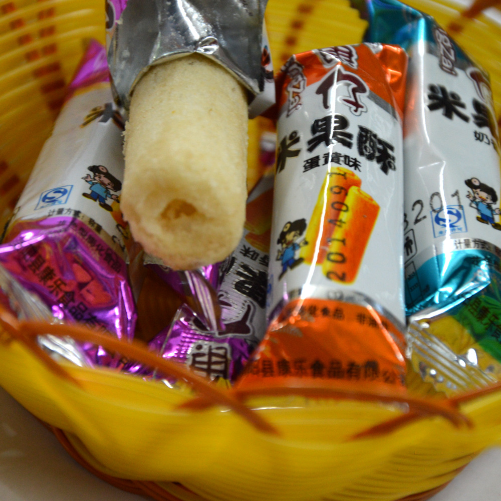 批发康仔夹心米果酥 蛋黄味奶香味休闲美味零食香米棒4kg/箱