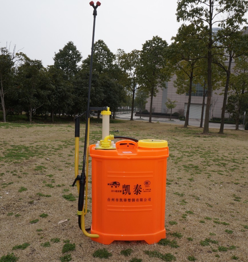 厂家直销供应双管16l八角手动喷雾器 背负式气压喷雾器农用消毒