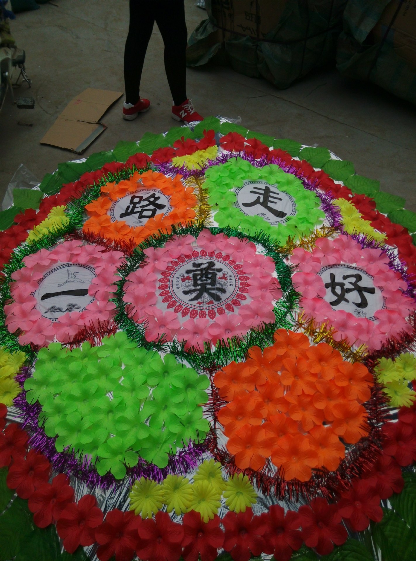 厂家制作批发2米造型花圈【六瓣】桃心折叠绢花圈 晨博殡葬