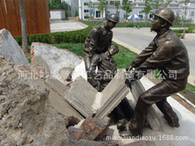 纪念汶川大地震铜雕像 工地工人像 铜纪念碑刻字 纪念性雕塑制作