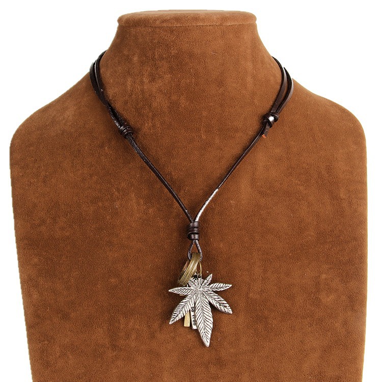 韩版时尚皮项链 明星街拍流行热卖银色枫叶皮项链 毛衣搭配项链