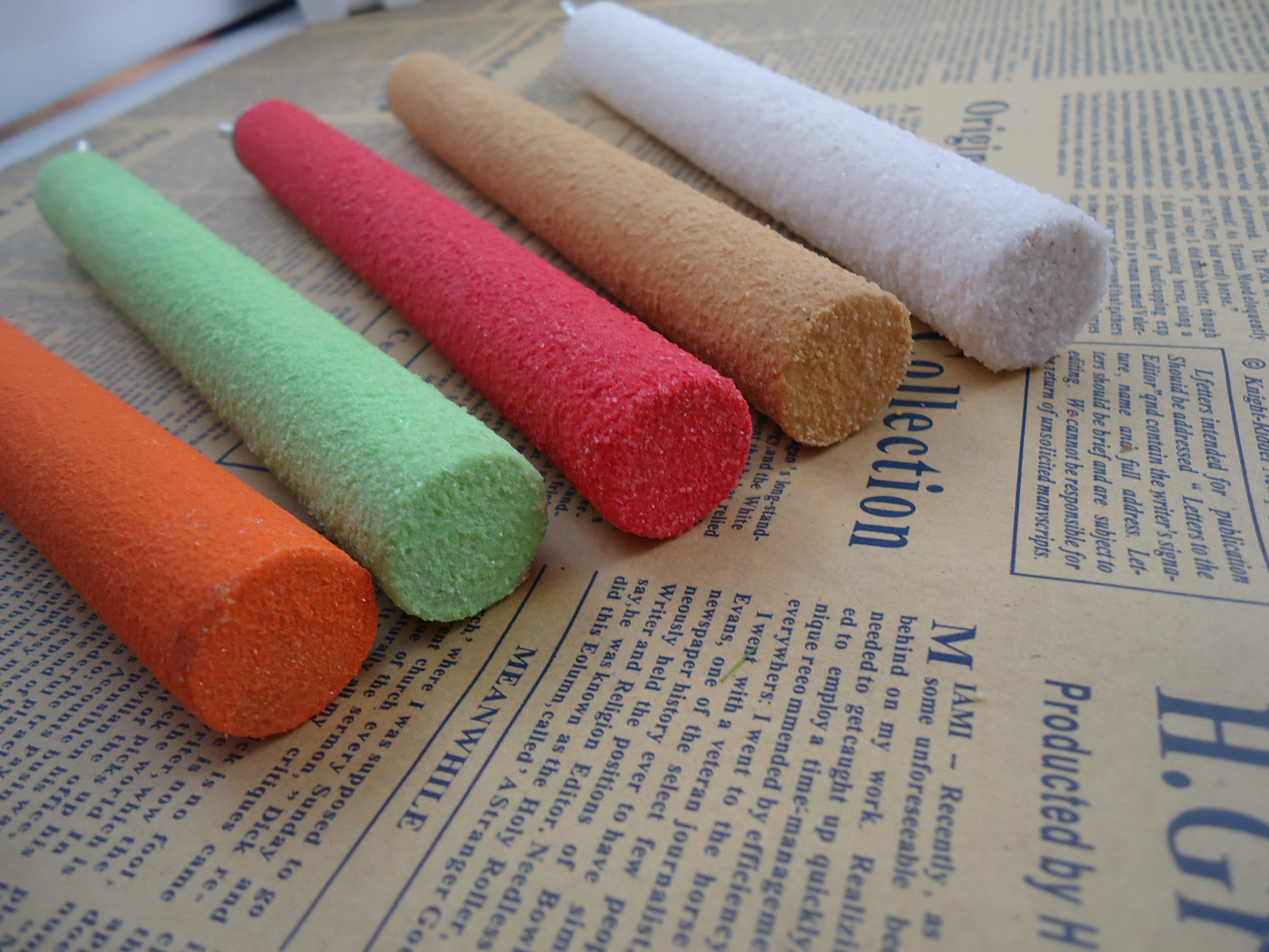 鹦鹉鹩哥/鸟窝磨砂棒磨爪 磨嘴棒/站杠 鸟笼 宠物用品 彩色 玩具