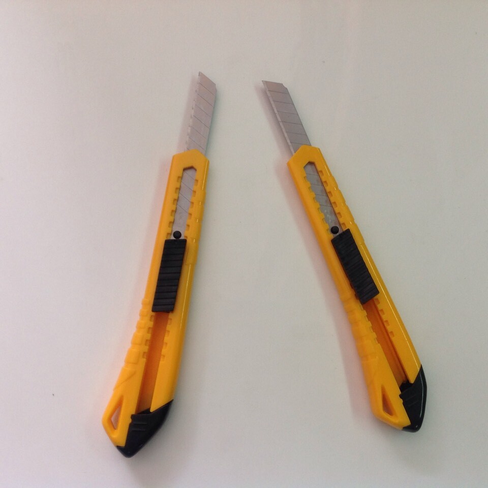 正品得力2062学生创意小号美工刀厂家批发 自锁安全锋利便携小巧