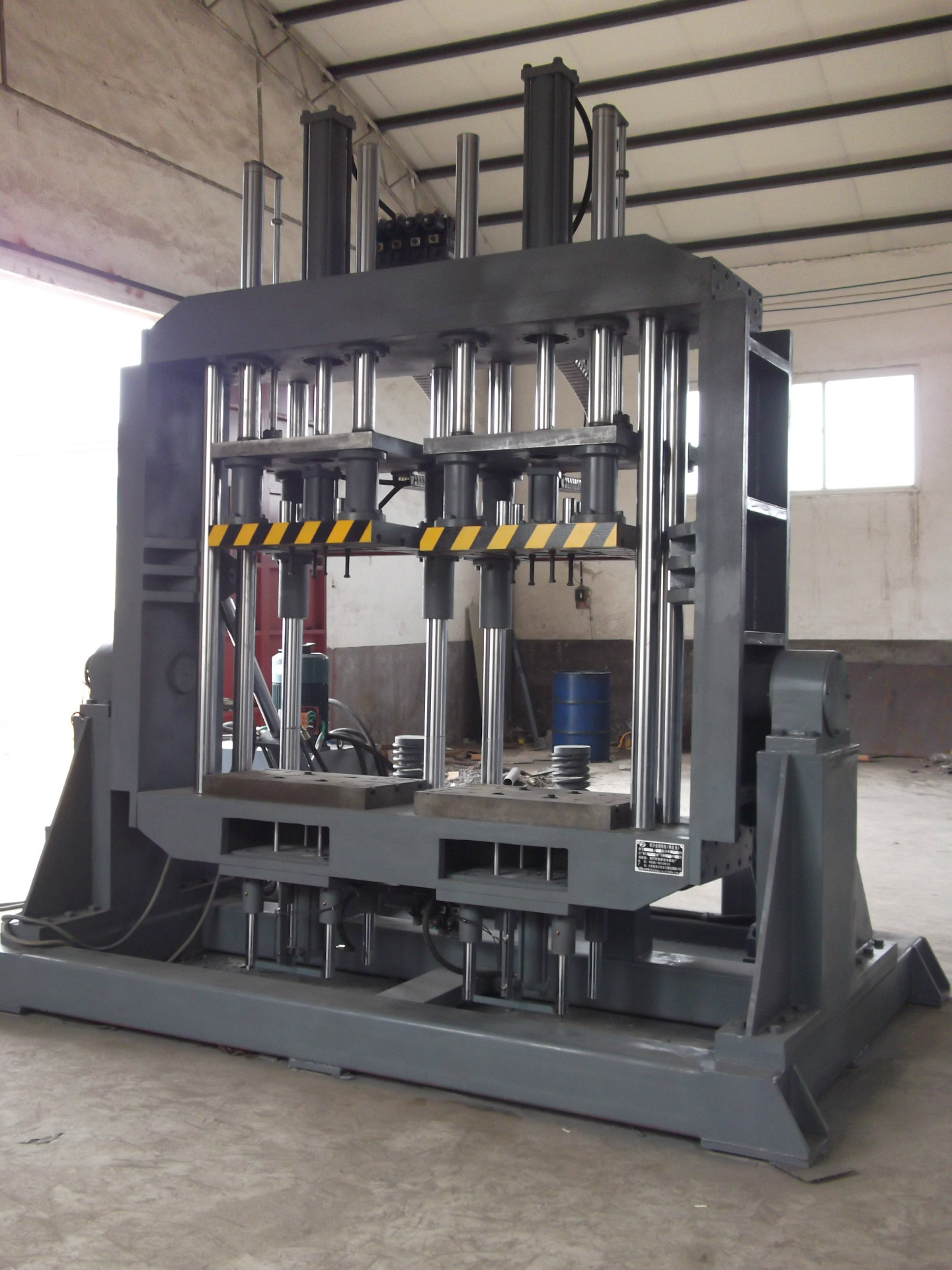 双工位重力铸造机