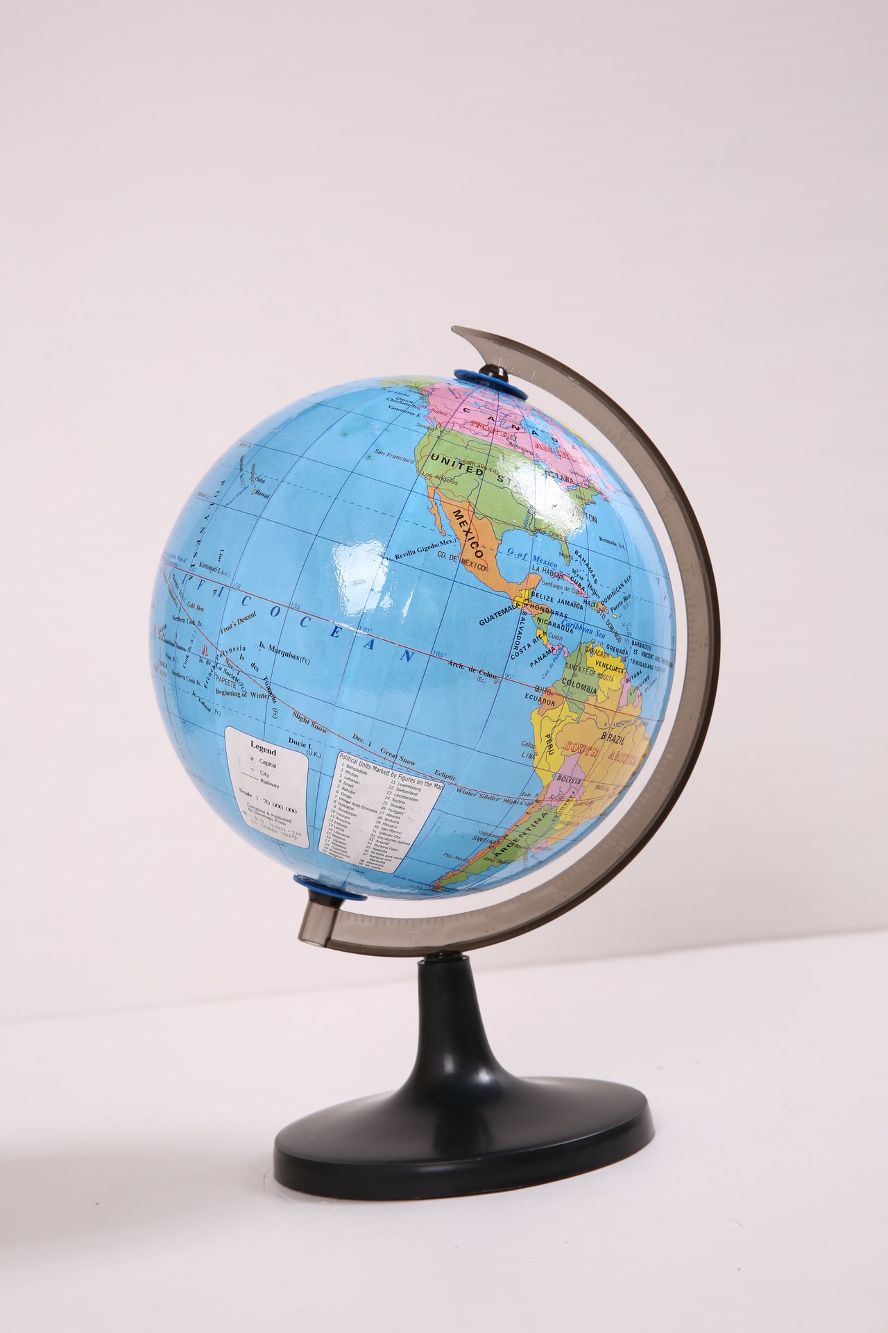 产品介绍: 产品名:地球仪 颜色:蓝色 语言:中文,英文,阿拉伯文