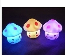 蘑菇小人七彩小夜灯 批发表情蘑菇灯七彩蘑菇灯LED创意礼品