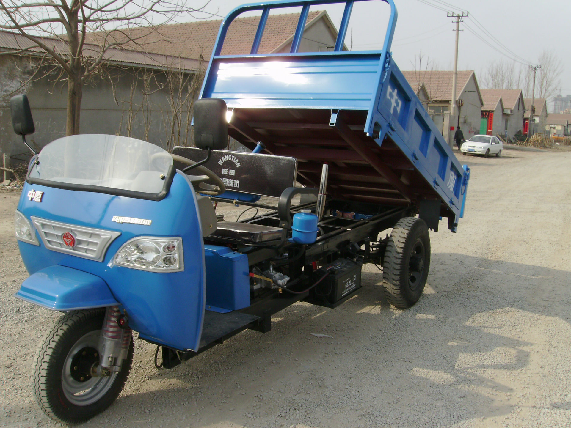 五征小银狐,半封闭式,大载重量,舒适轻便灵活,农用自卸三轮车