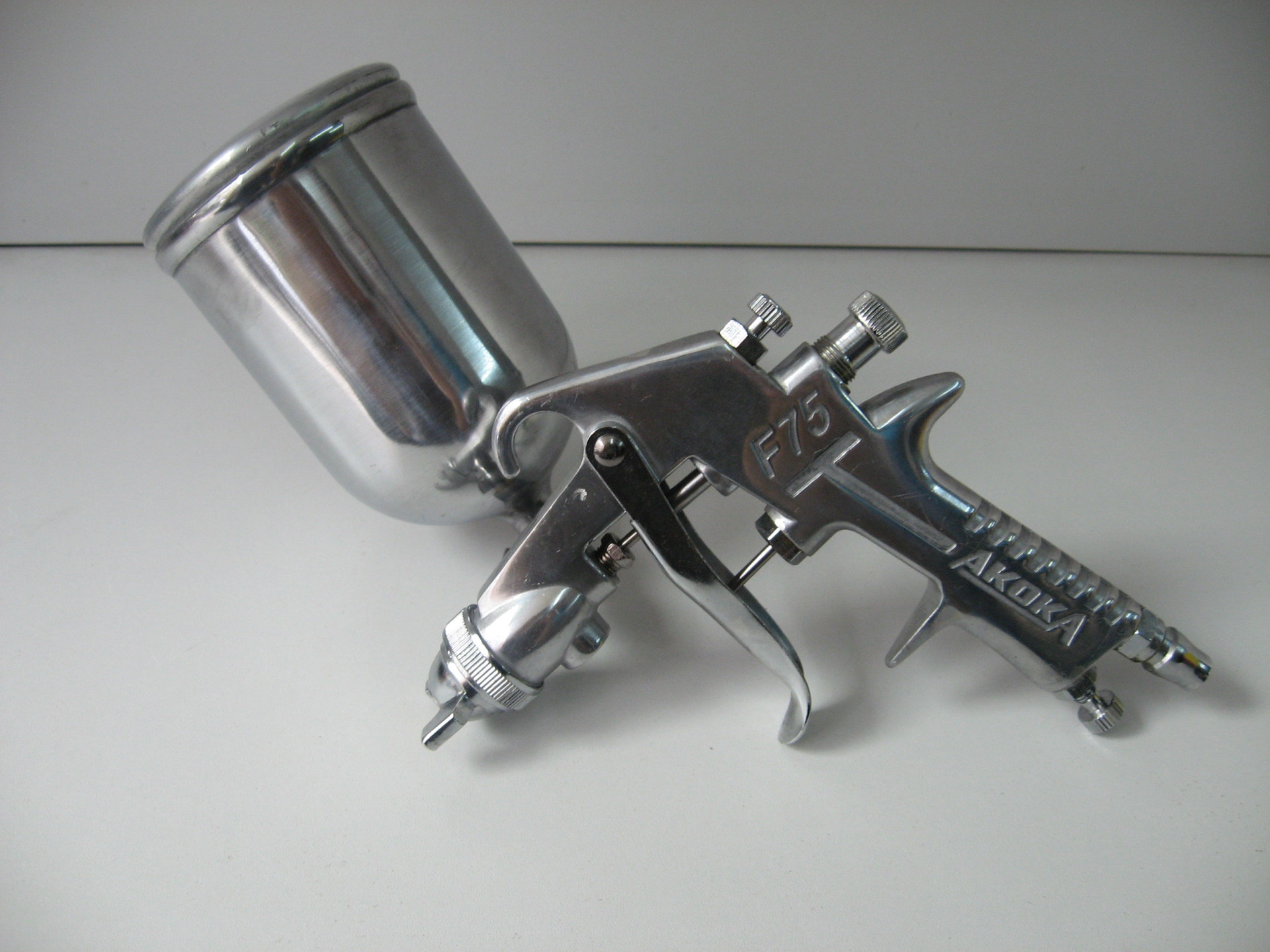 5口径喷漆枪 油漆喷凃枪 本商行是专业代理各大品牌气动工具,产品规格