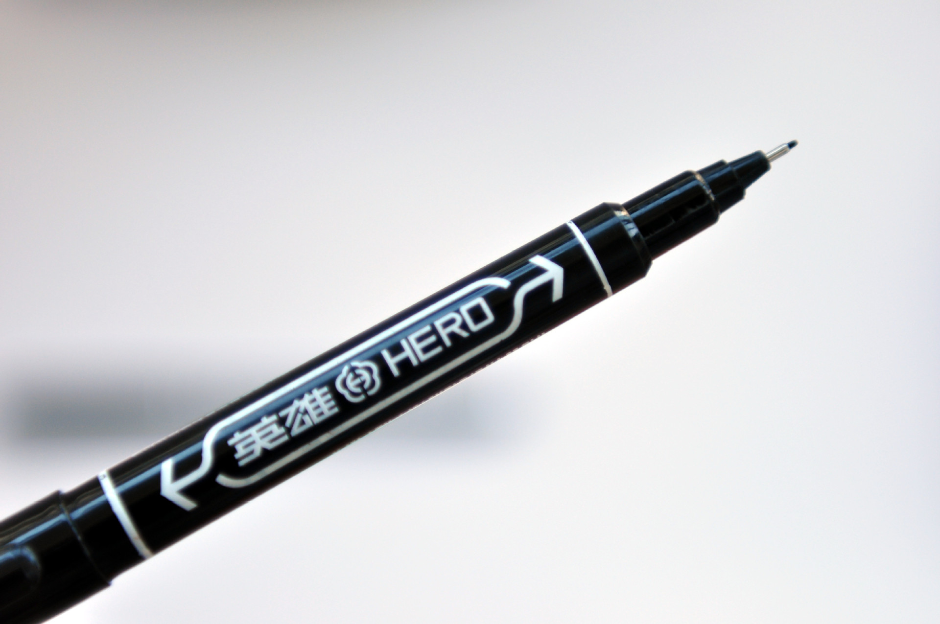 供应正品英雄 883 小双头勾线(签字)笔(黑,红,蓝)厂家直销