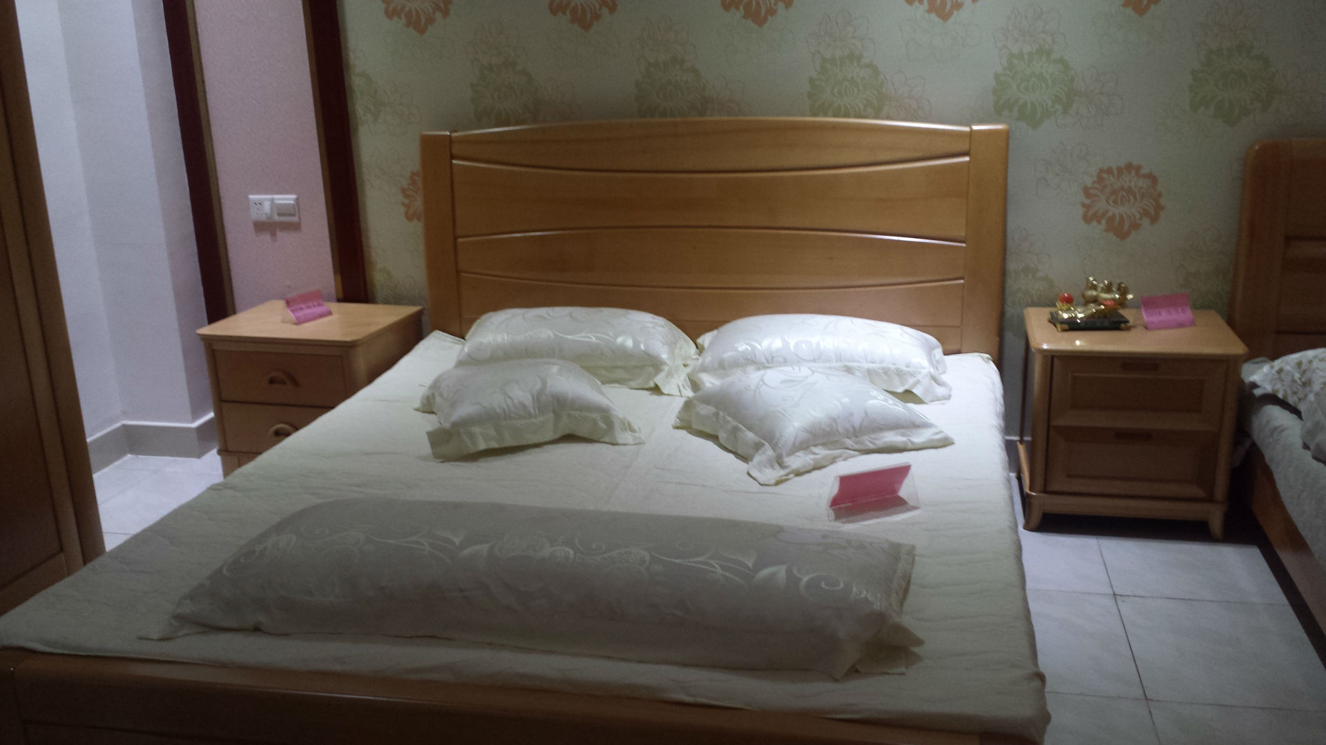 大量供应优质实木床进口榉木材料双人床单人床质量保证坚韧耐用