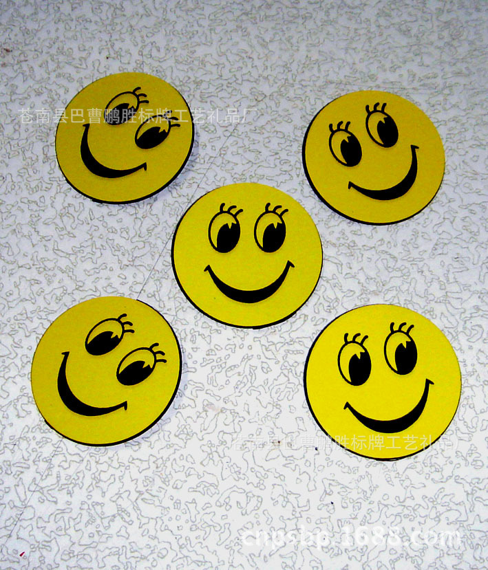 批发双色板笑脸胸章 胸牌 服务员胸章 参赛编号牌 工号牌 考级牌