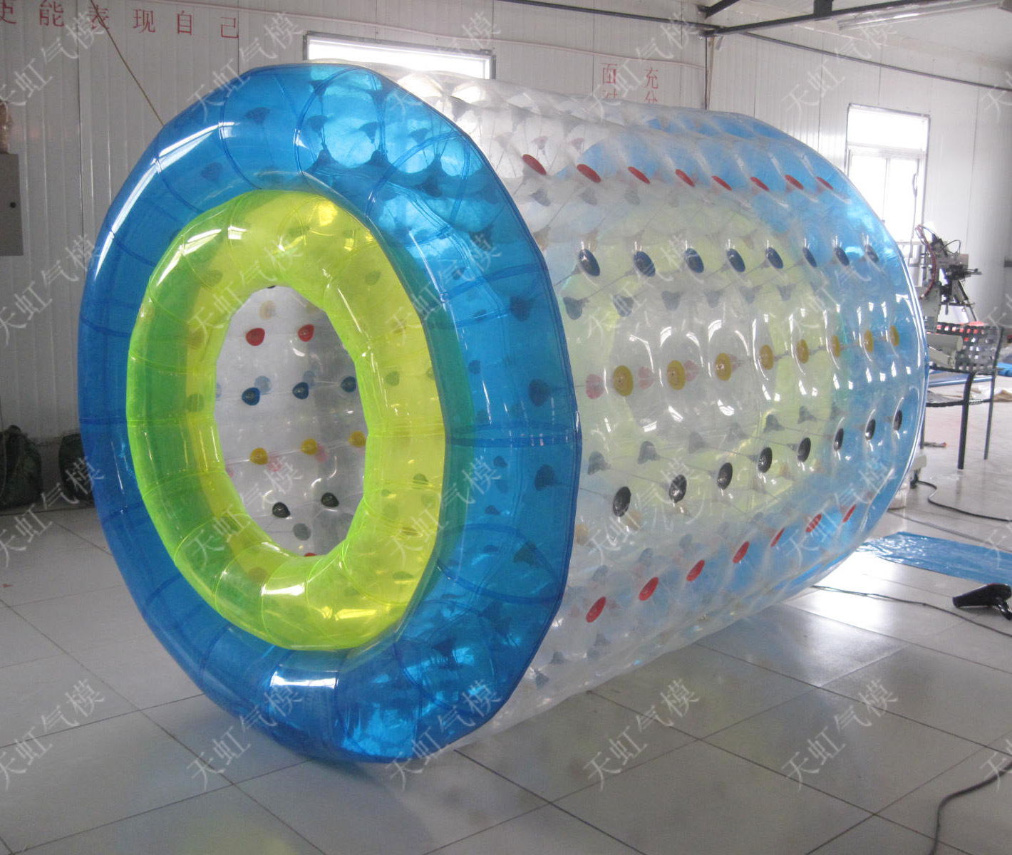 充气滚桶产品 pvc水上步行球 充气水上乐园 充气水上滚筒