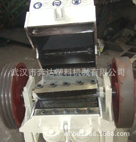 小型粉碎機刀架圖