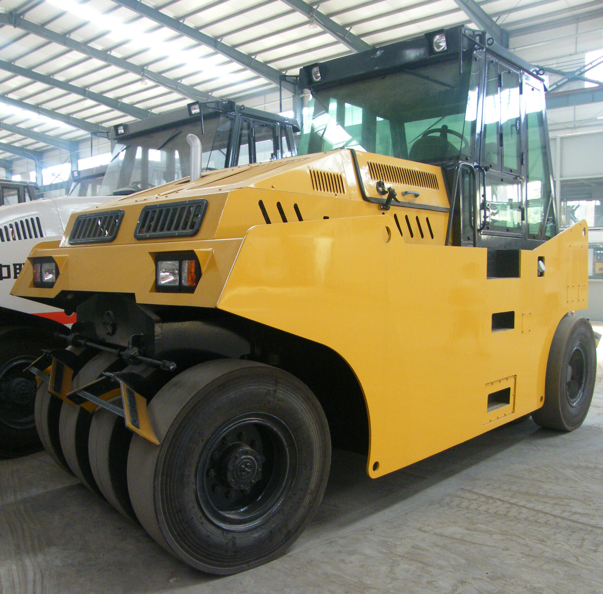 供应洛阳路通路阳牌ltp1016h型10吨全液压轮胎静碾压路机