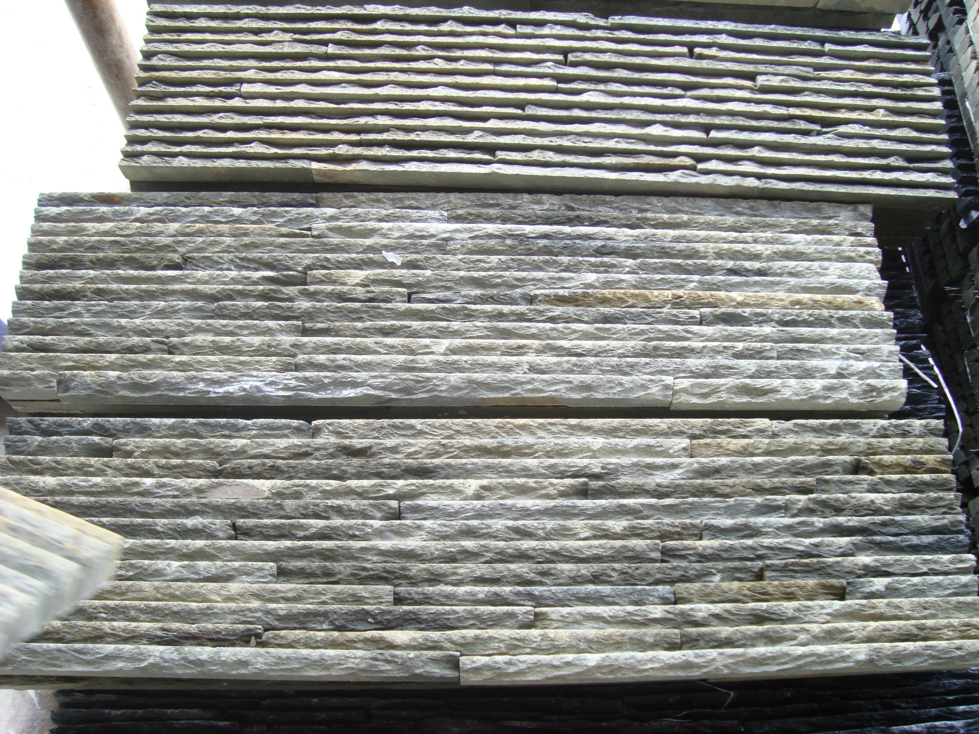 批发供应 天然流水石 黑色水幕墙 星子县板岩石材