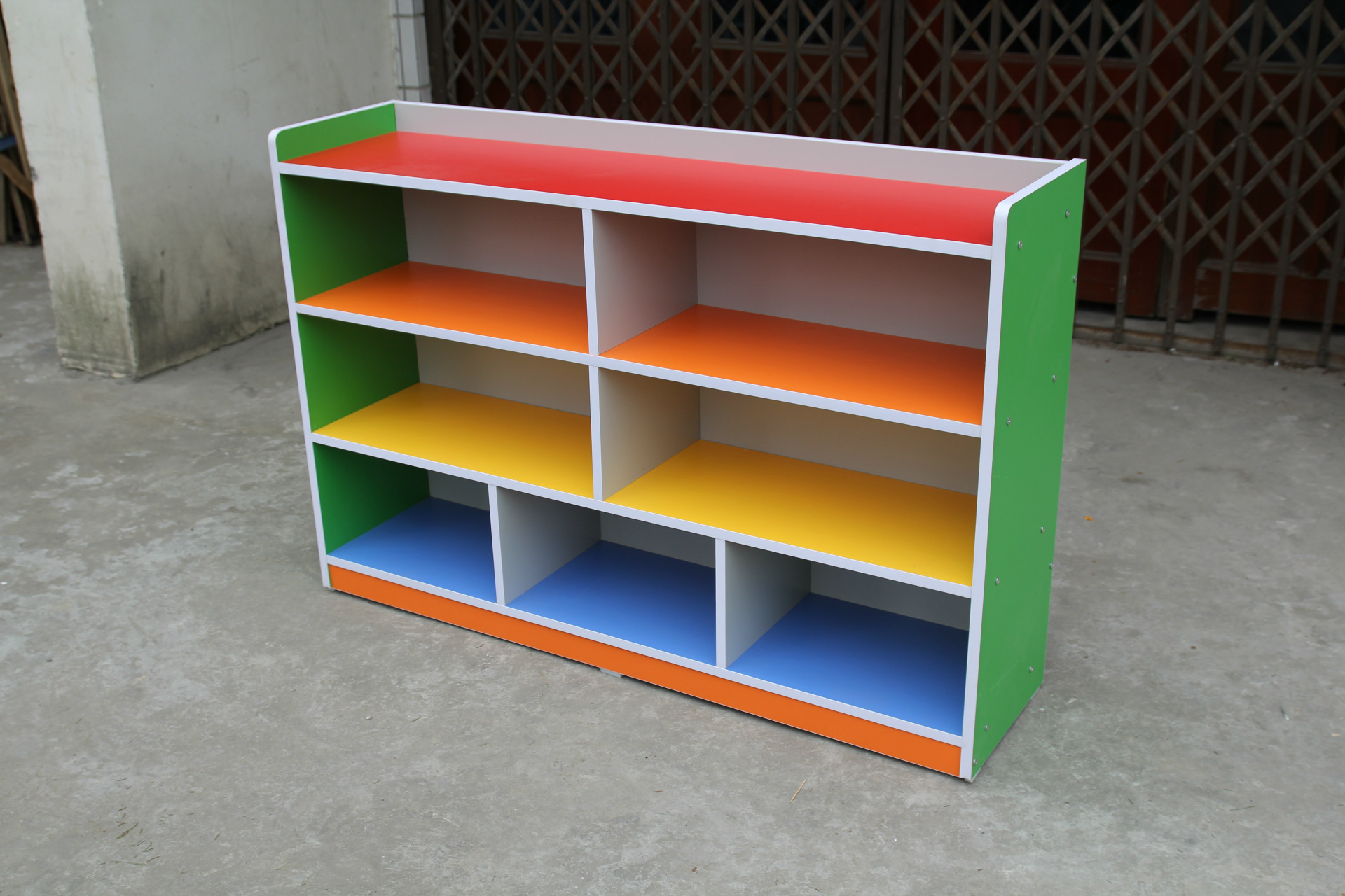 产品材料:e1级环保标准颗粒板(防火板 产品名称: 书包柜(拆装式) 产品