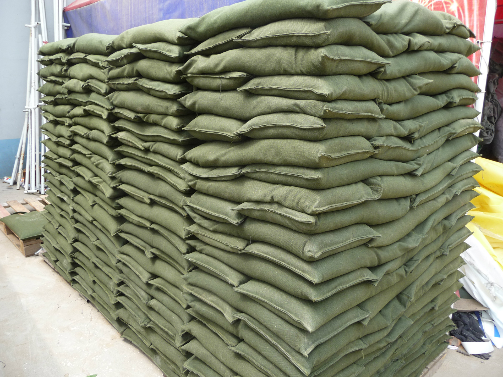 雨季专用防汛抗洪沙袋 沙包 加厚帆布 吸水膨胀沙袋 北京厂家定制