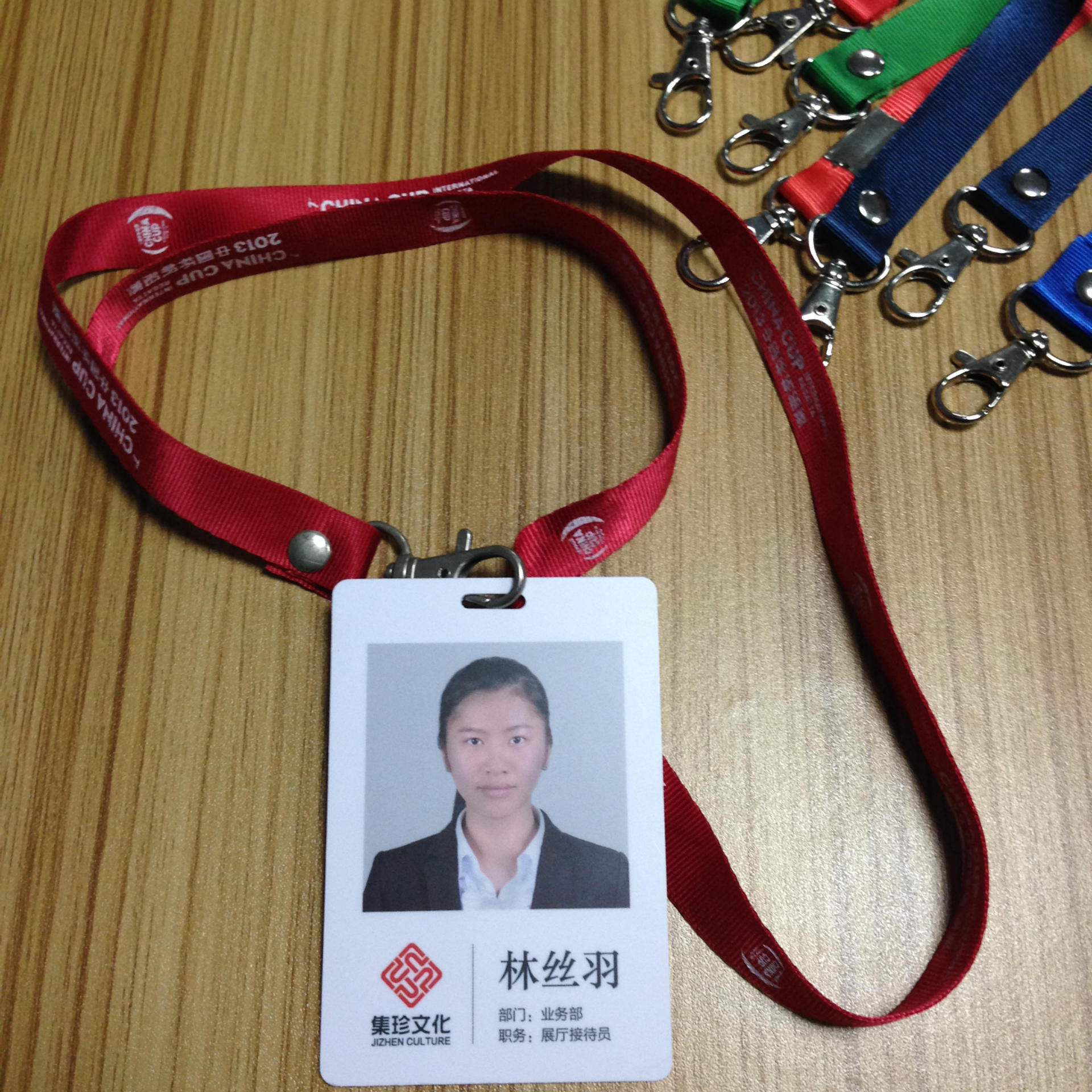 定做人像工牌工作牌人像工作胸牌pvc塑料考勤工牌防水工作牌