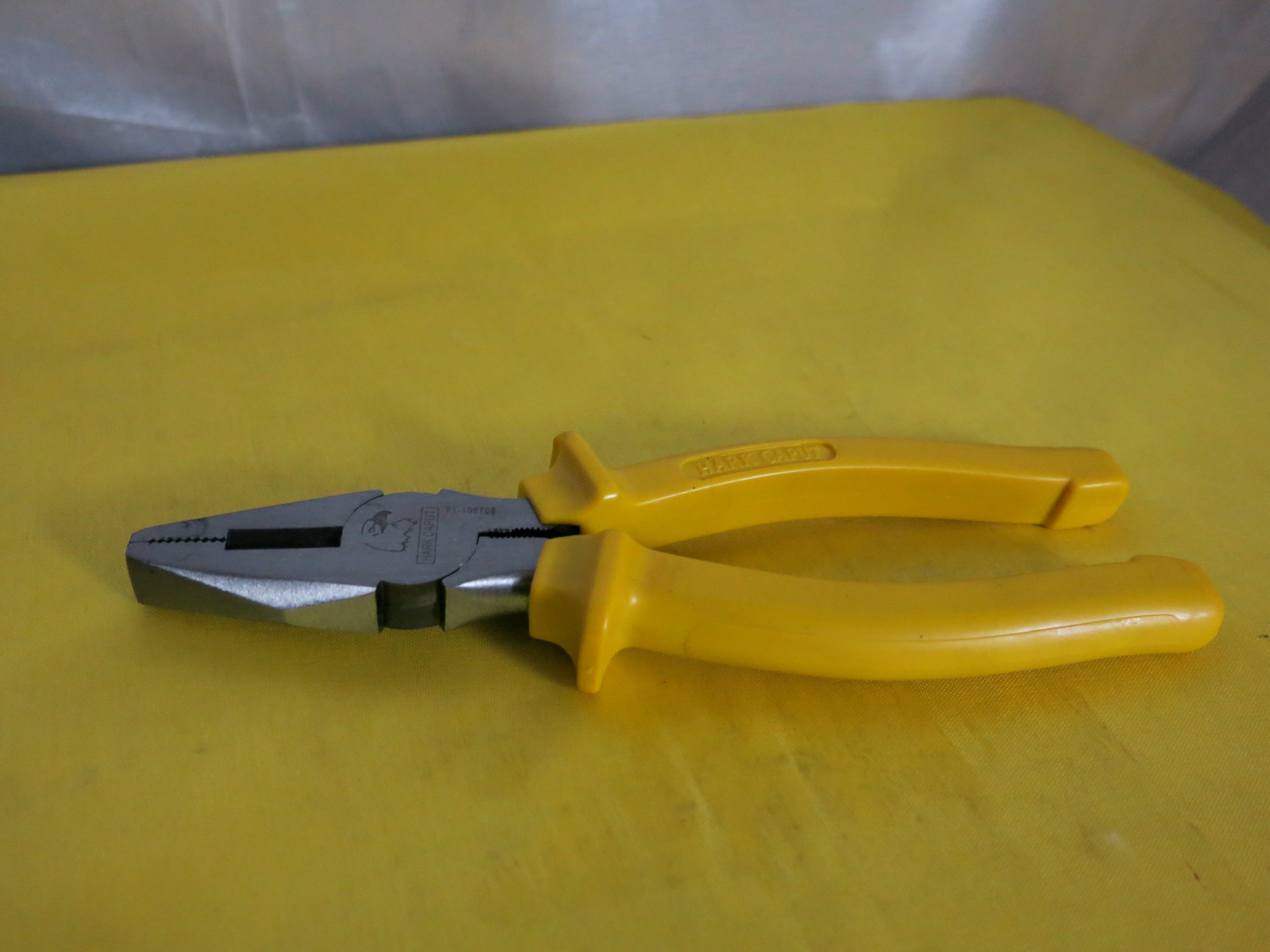 其它名称:花腮钳,克丝钳,老虎钳.