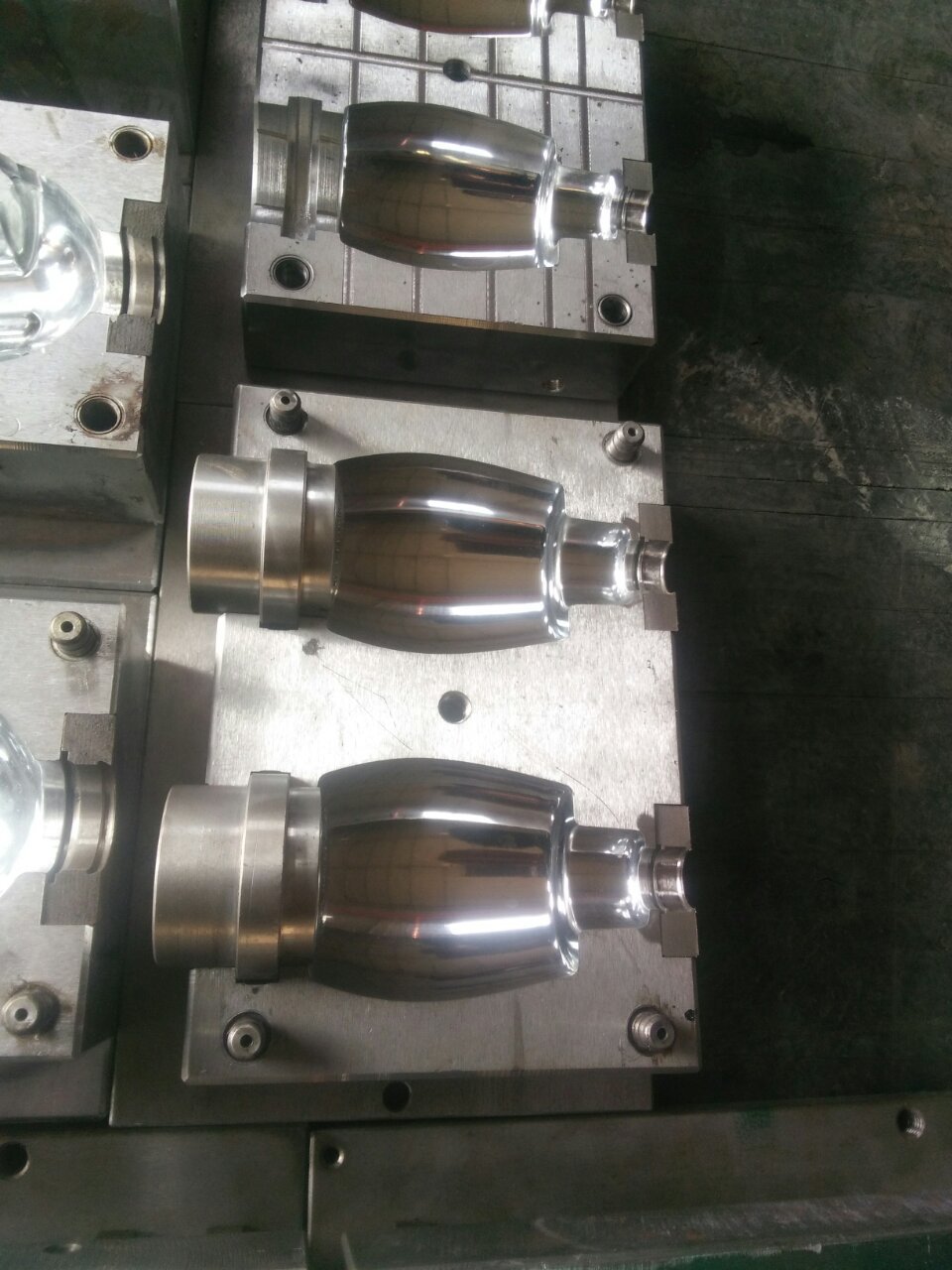 供应优惠pet吹瓶模具 自锁管坯模具管胚模具 免剪尾巴瓶坯模