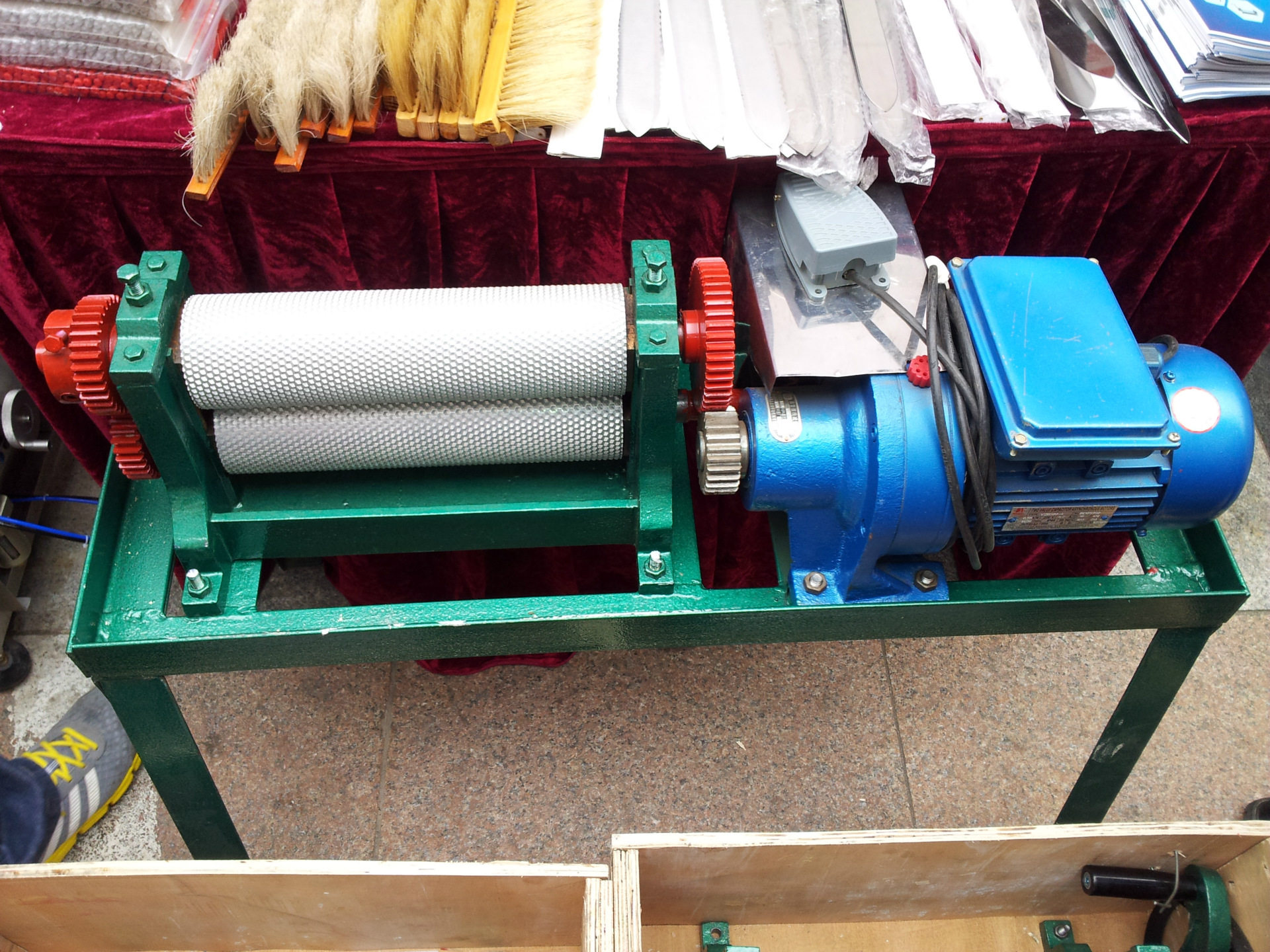 供应电动巢础机 (蜂具出口型)