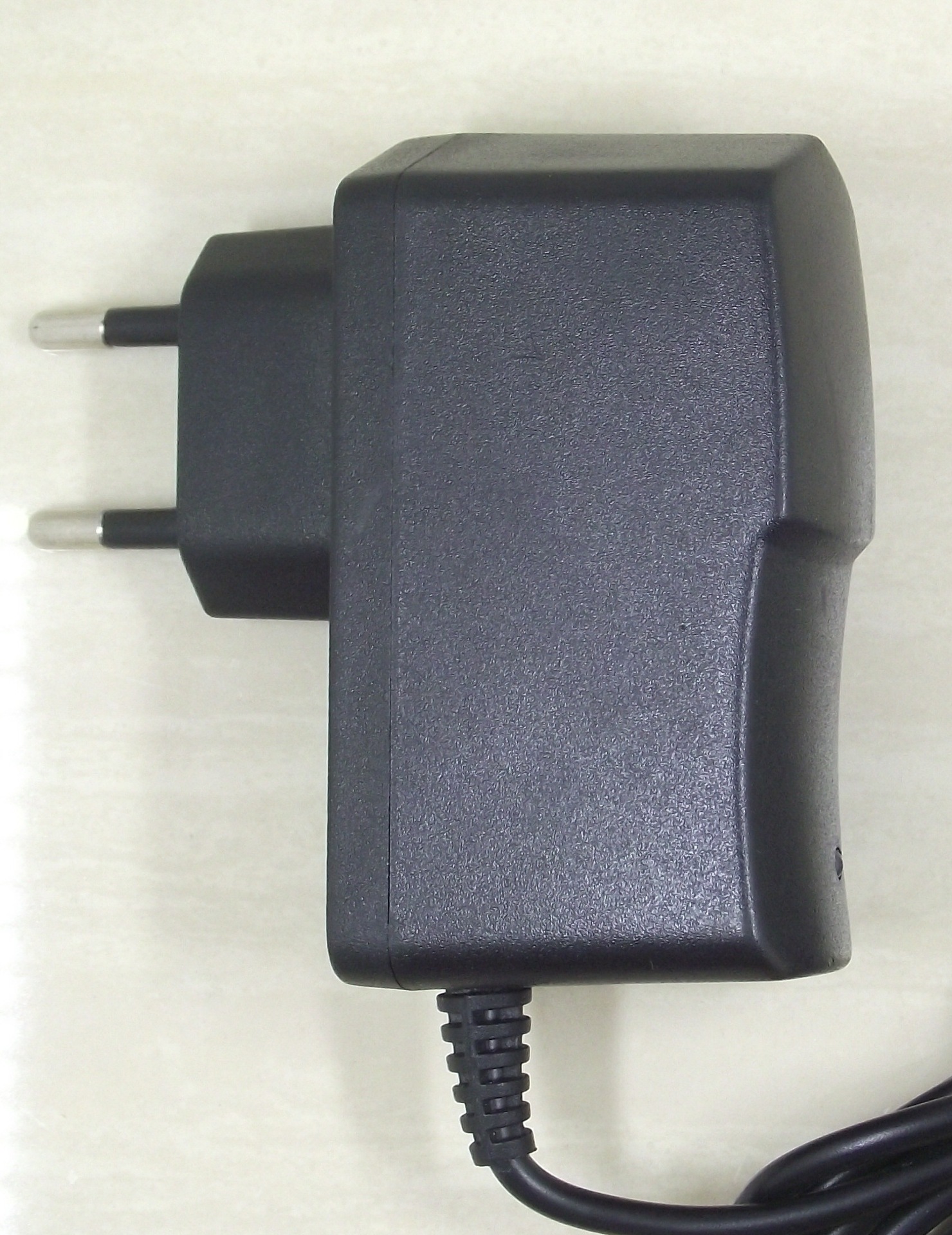 4v1a投光灯充电器 8.4v锂电池充电器186.