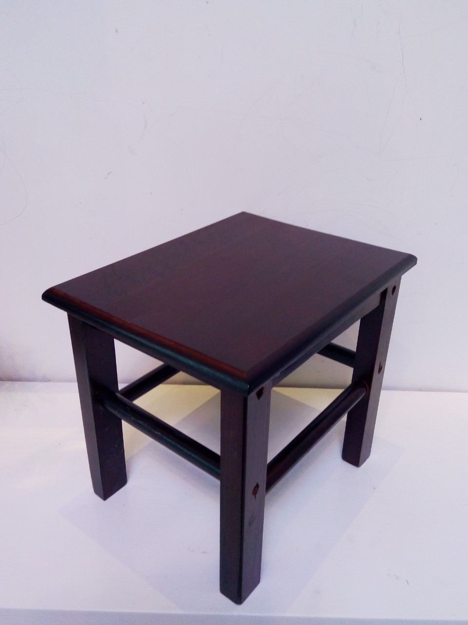 厂家直销实木油漆小四方凳简约大方实用居家必备欢迎新老客户选购