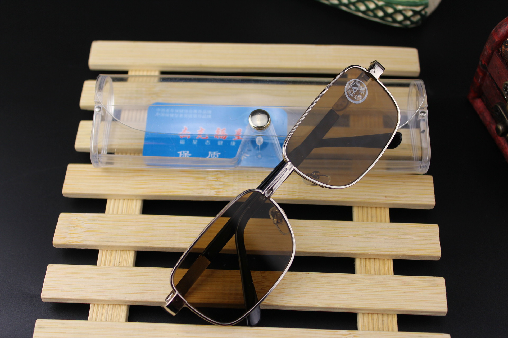 水晶玻璃太阳镜 平光眼镜 光学玻璃镜片 地摊新产品