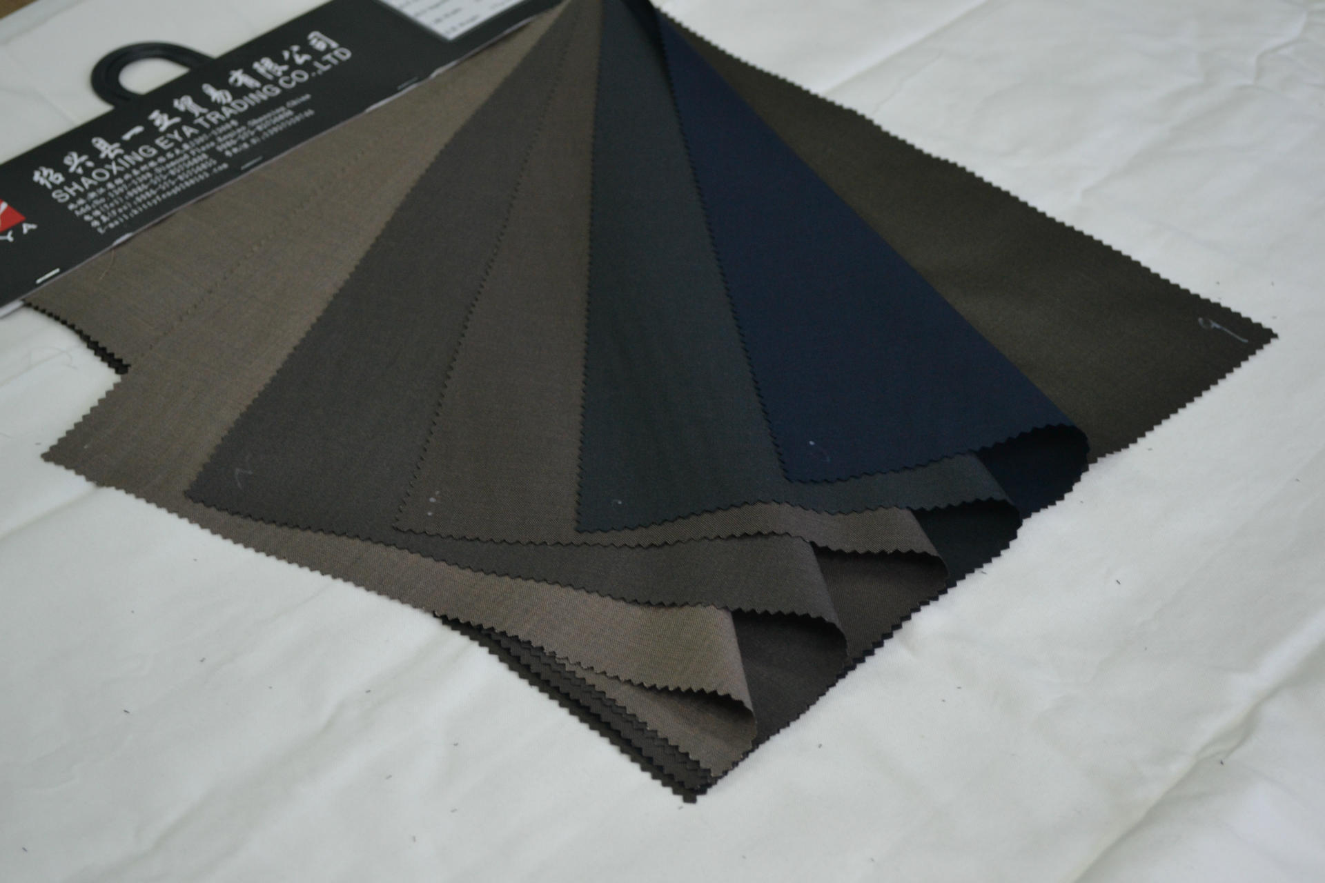 厂家货源正品tr板丝呢西装面料 男士西装布料 裤料