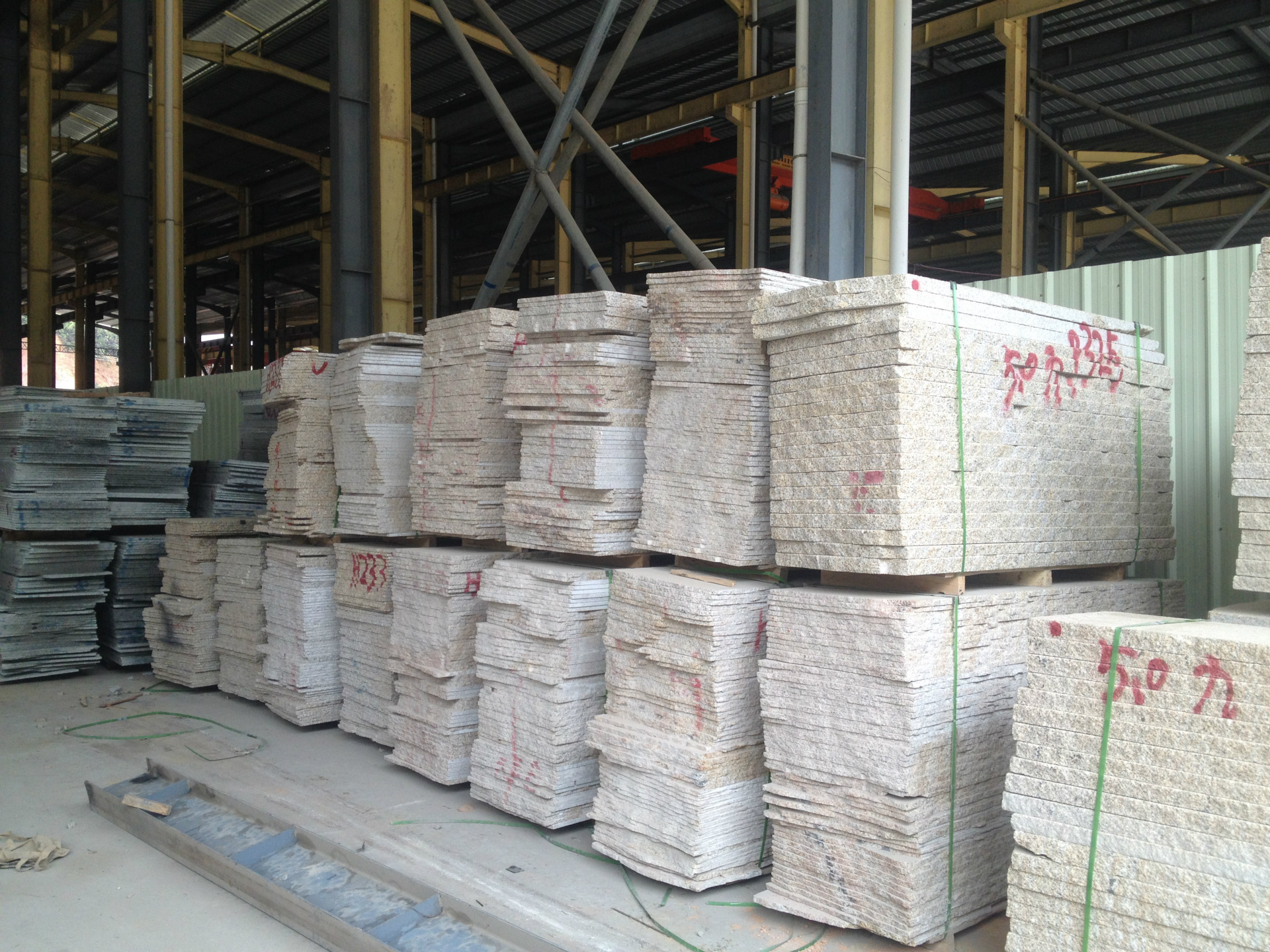 矿山直供厚板荒料 云浮红锈石 黄锈石大理石-石都网,石材批发_石材