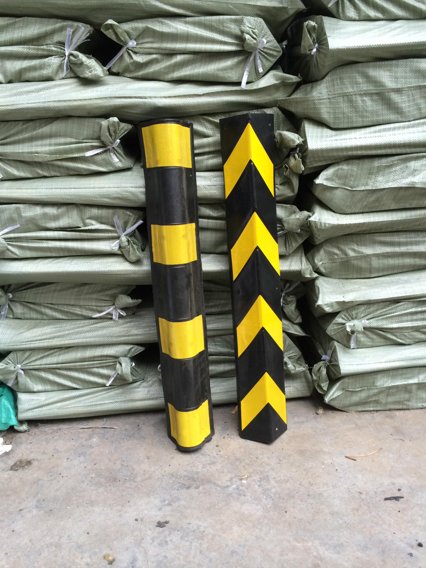 供应优质橡胶护墙角 反光护角 防撞护角 圆形护角 车库墙角保护器