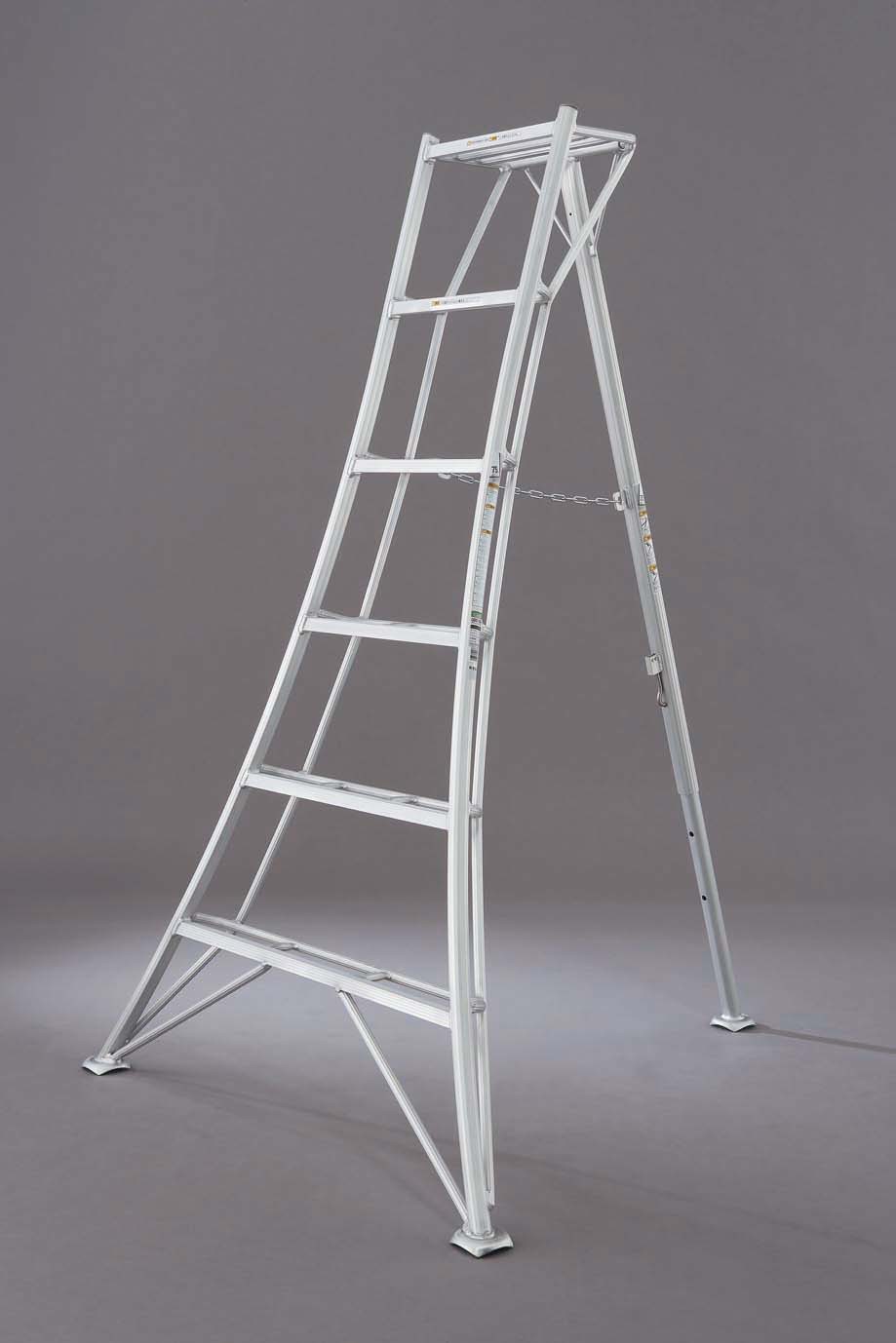 易攀爬,水平状阶梯设计,脚不费力的三角梯