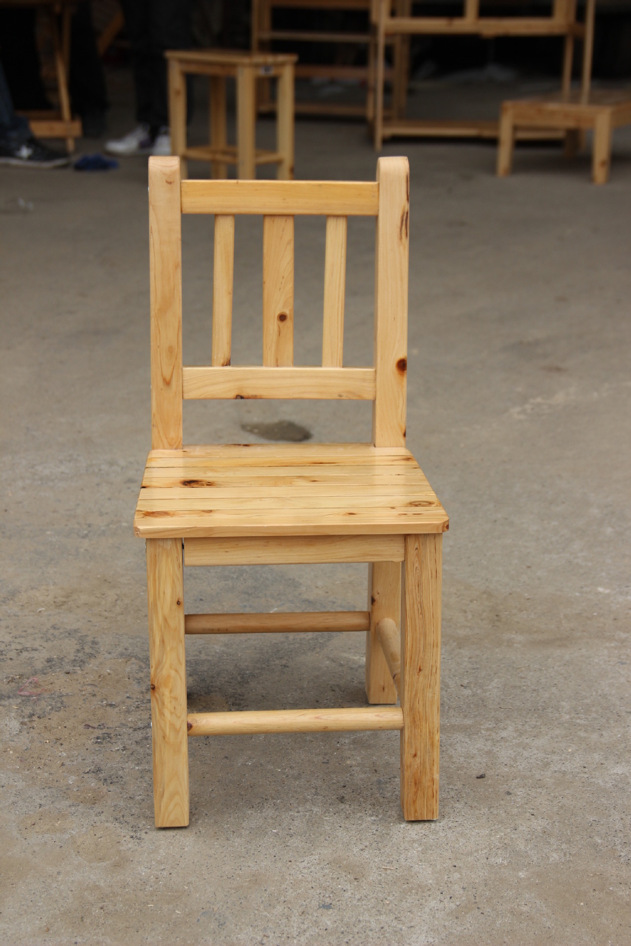 厂家直销 柏木儿童椅 学生靠背椅 实木横条小板凳