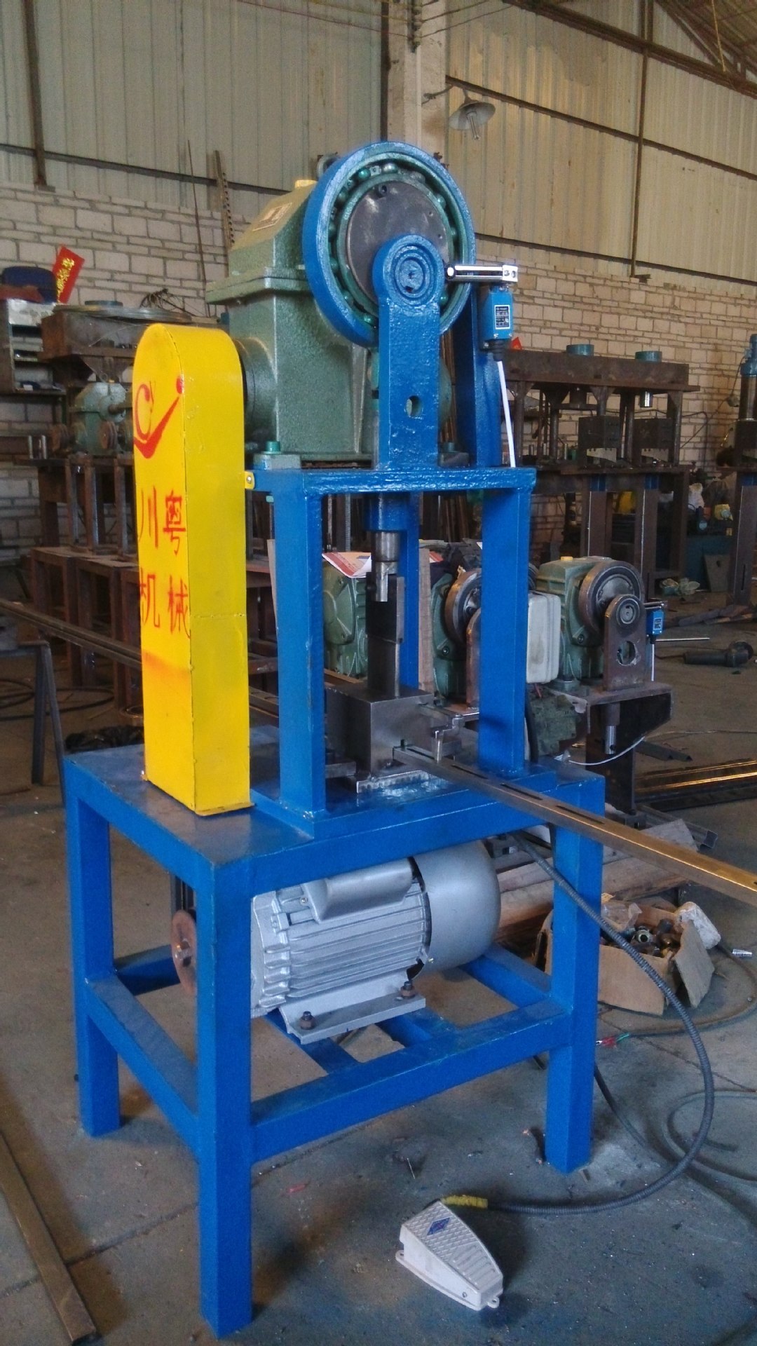 金属加工打孔设备 不锈钢管打孔机 防盗窗冲孔机 铝管冲孔机包邮